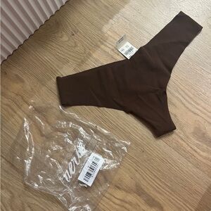 Aeries Seamless Thong